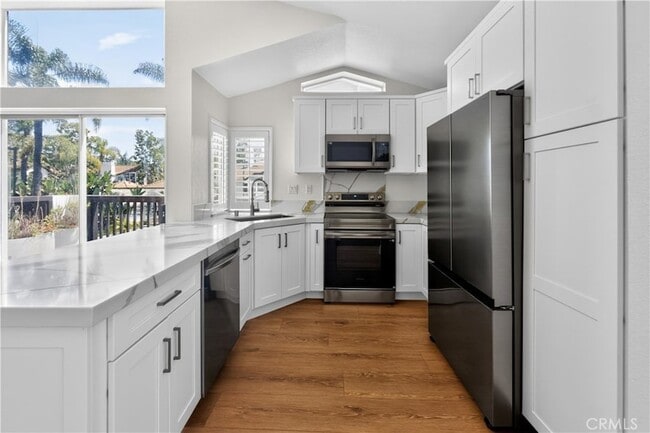 Building Photo - 18 Glen Cove