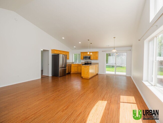Building Photo - Beautiful 3-Bedroom Home in Desirable Rive...