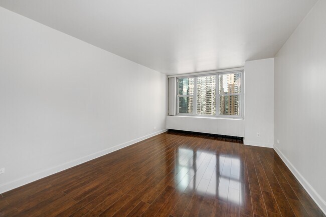 Building Photo - 400 E Randolph St