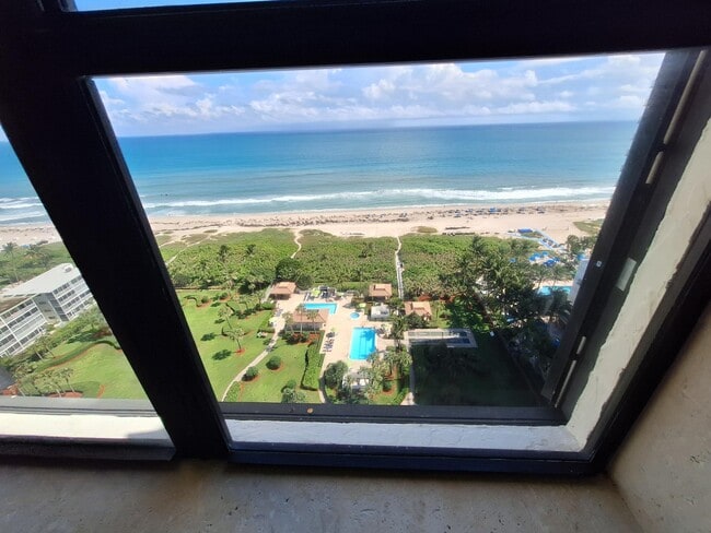 Building Photo - 3400 N Ocean Dr