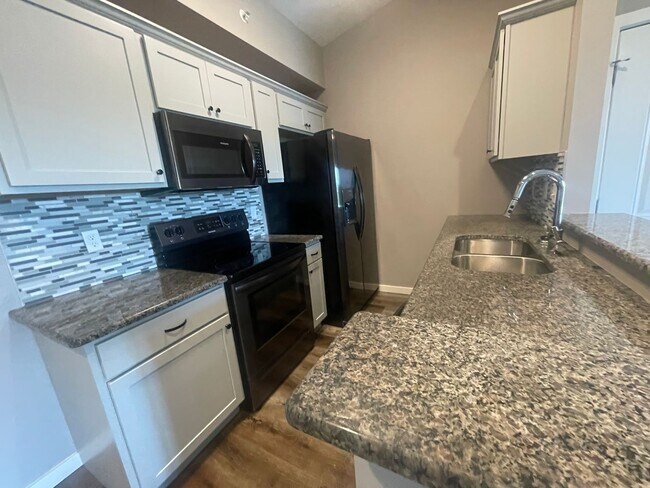Building Photo - Lake View Apartment on Table Rock Lake in ...