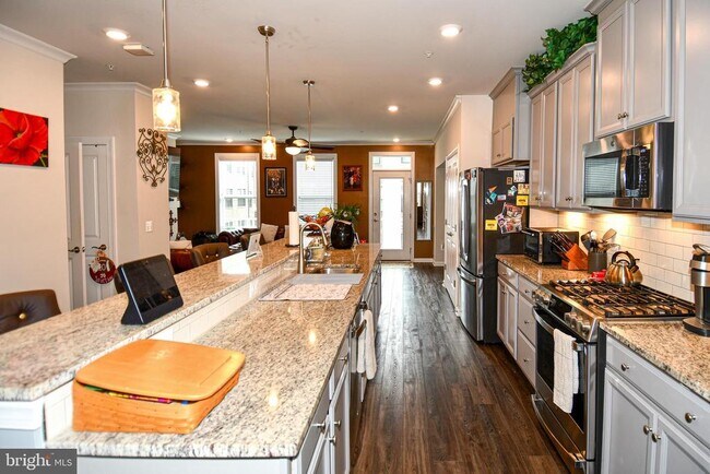 Building Photo - 20739 Heron Landing Dr