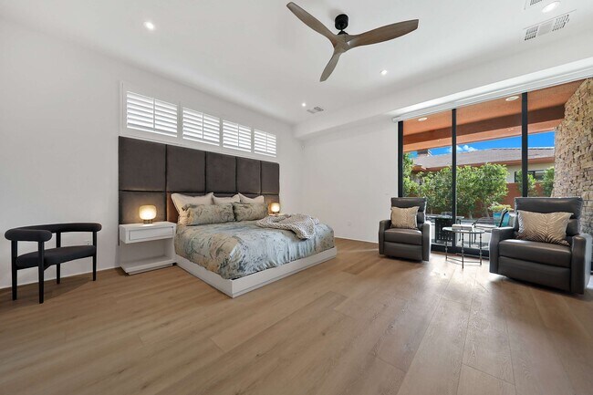 Building Photo - 50070 Vía De Moda