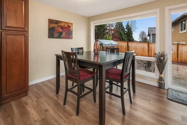 Building Photo - 3bd/1.75ba Redmond Home