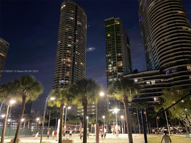Building Photo - 1750 N Bayshore Dr