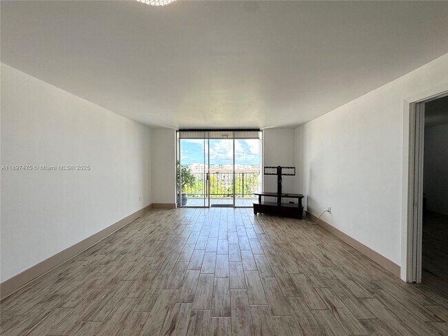Building Photo - 7850 Byron Ave