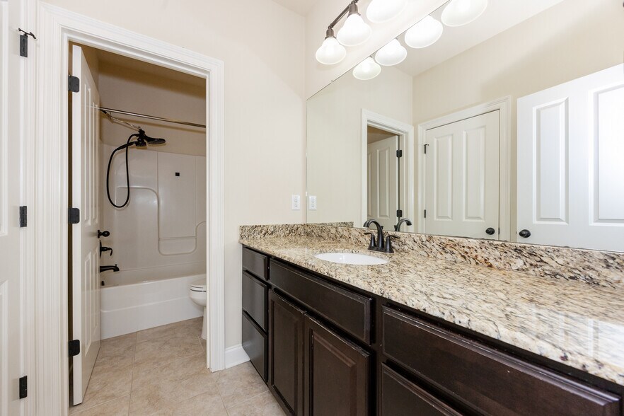 Building Photo - 37436 Amalfi Dr