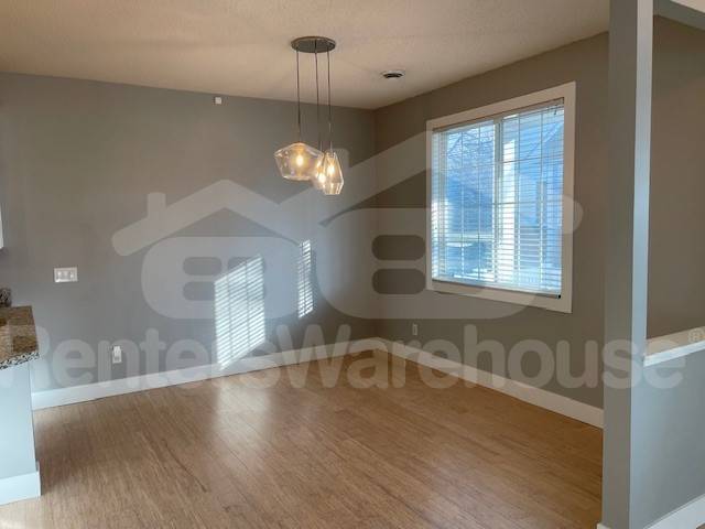 Building Photo - 11011 Oak Grv Cir