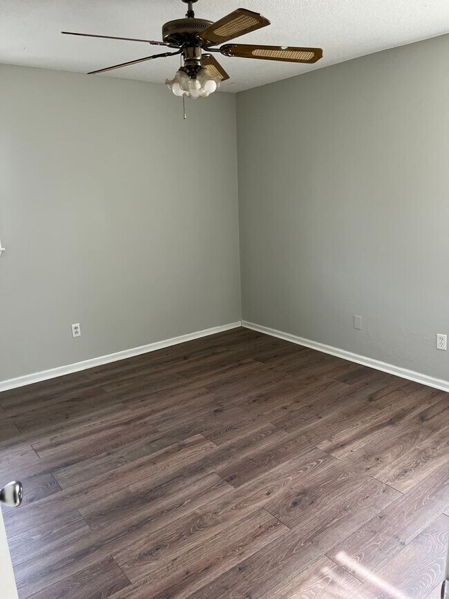 Building Photo - 765 Demaret Dr