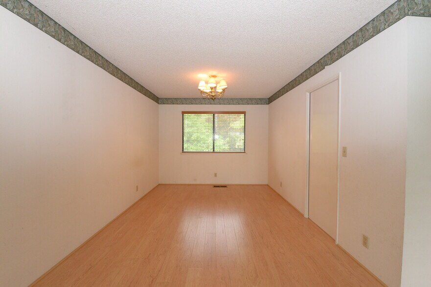 Building Photo - 923 Linden Ave