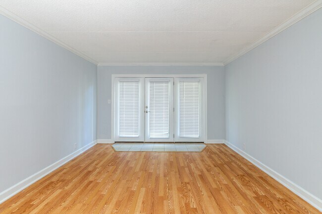 Building Photo - 407 Canberra Dr