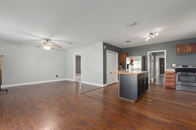 Building Photo - 3106 E Trapnell Rd