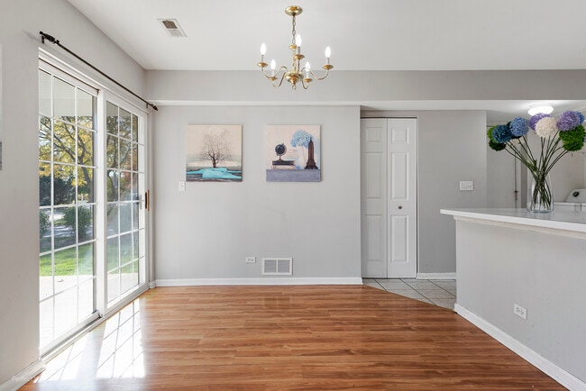 Building Photo - 1093 Symphony Dr