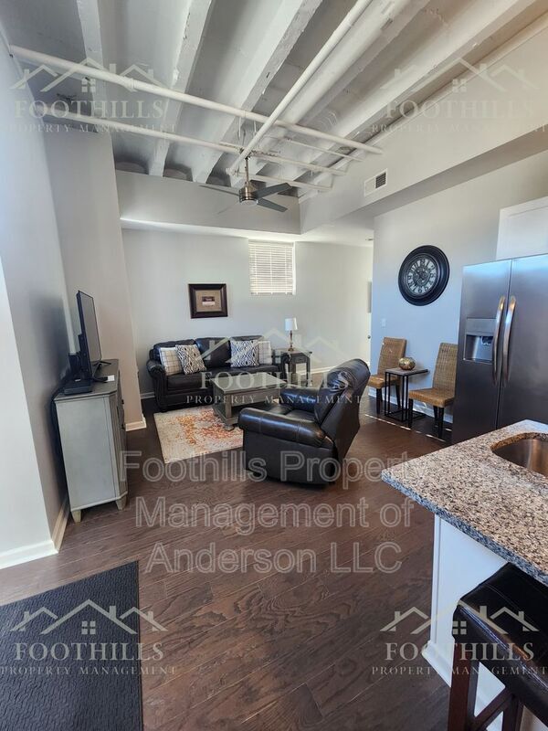 Building Photo - 210-216 N Main St