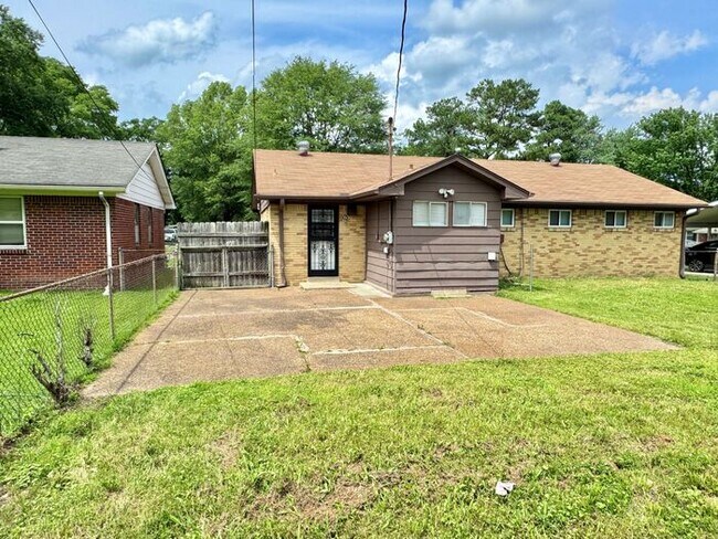 Building Photo - 4615 Lawrence Rd
