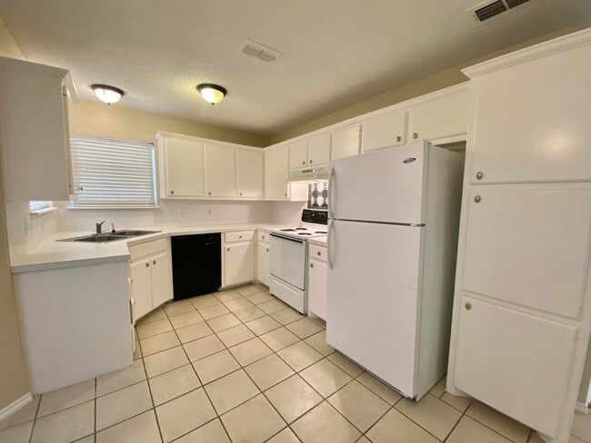 Building Photo - 8107 Temple Ave