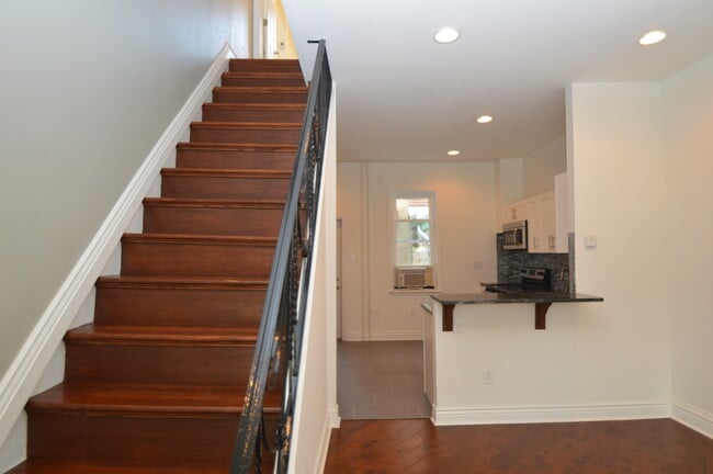 Building Photo - Beautifully Renovated 2BR Fishtown Home with Deck AVAIL 6/1