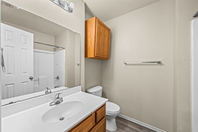 Building Photo - Spacious 3-Bed, 3-Bath Duplex – Awaits!