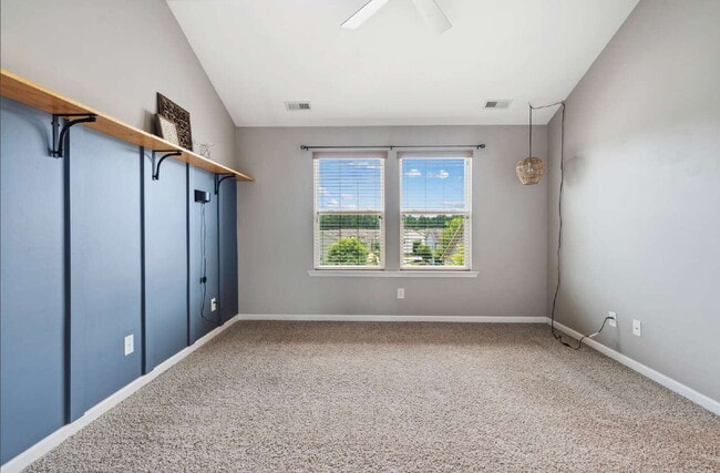 Building Photo - Spacious 3-Bedroom/3.5 Bathroom End-Unit T...
