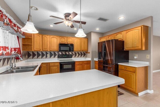 Building Photo - 12630 N Blue Ridge Dr