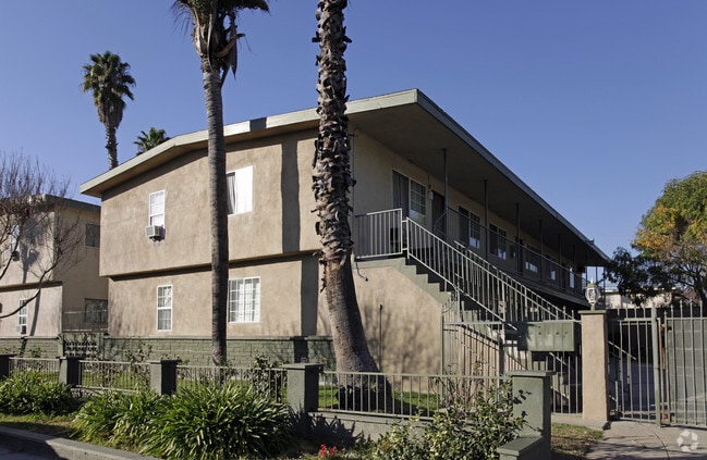 Primary Photo - Bandera Palms