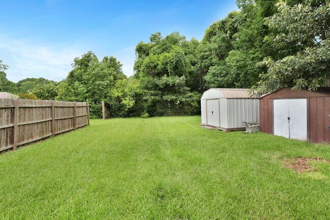 Building Photo - 3 Bed 2 Bath In Richmond Hill