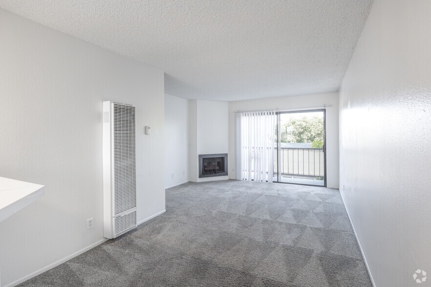 2BR, 1.5BA - 750SF - Living Room - 2315 Earl Avenue