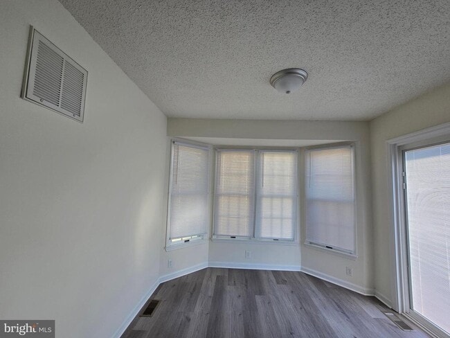 Building Photo - 23 Lordship Ln