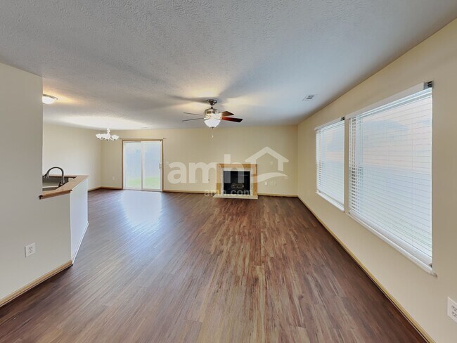 Building Photo - 6875 Tumbleweed Ln