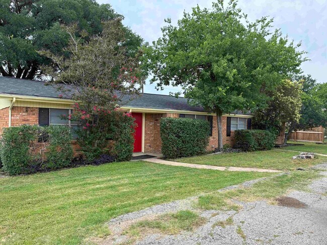 Building Photo - 1112 Northwood Dr