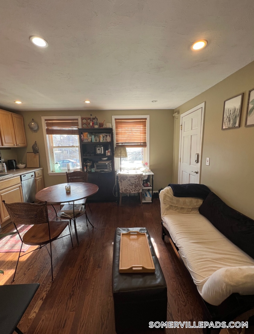 Building Photo - 735 Somerville Ave