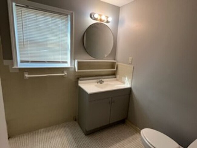 Building Photo - Available Now! PRICE REDUCE! MOVE IN SPECIAL $100 OFF FIRST MONTHS RENT!!