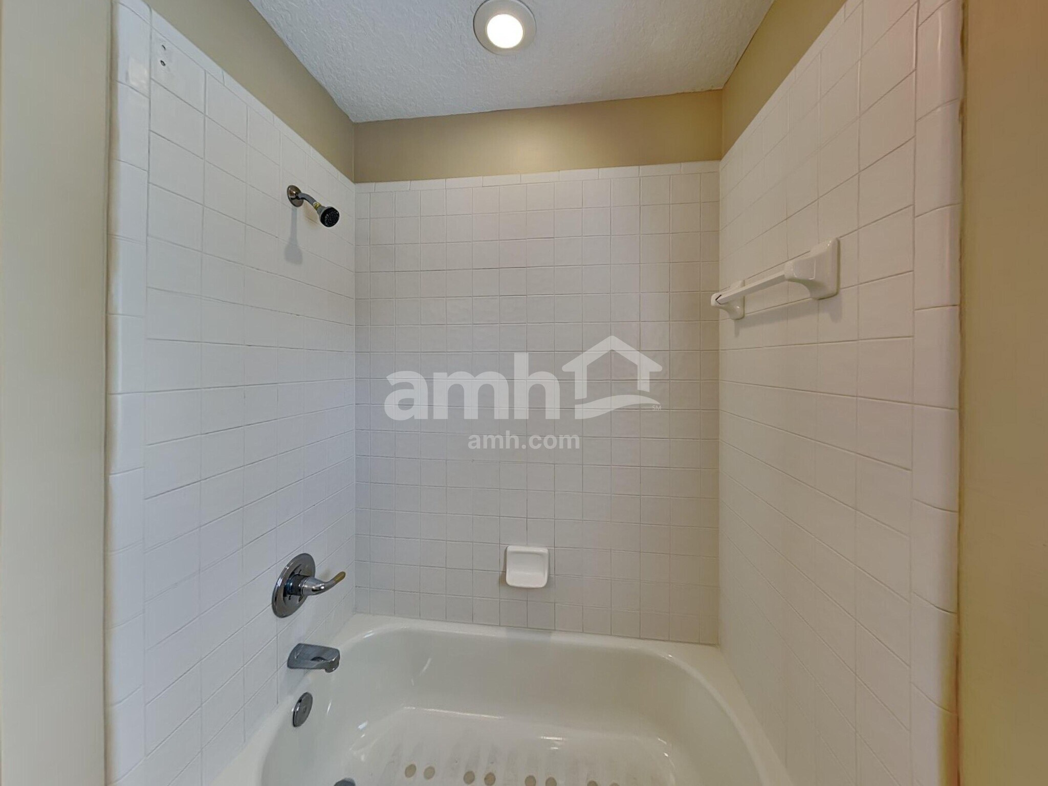 Building Photo - 1725 Dartmoor Ln