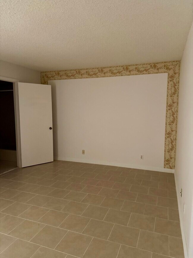 Building Photo - 2100 Springdale Blvd