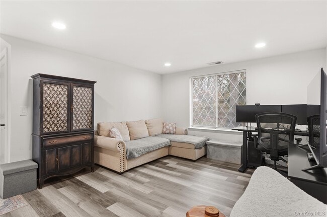 Building Photo - 87 Birchwood Rd