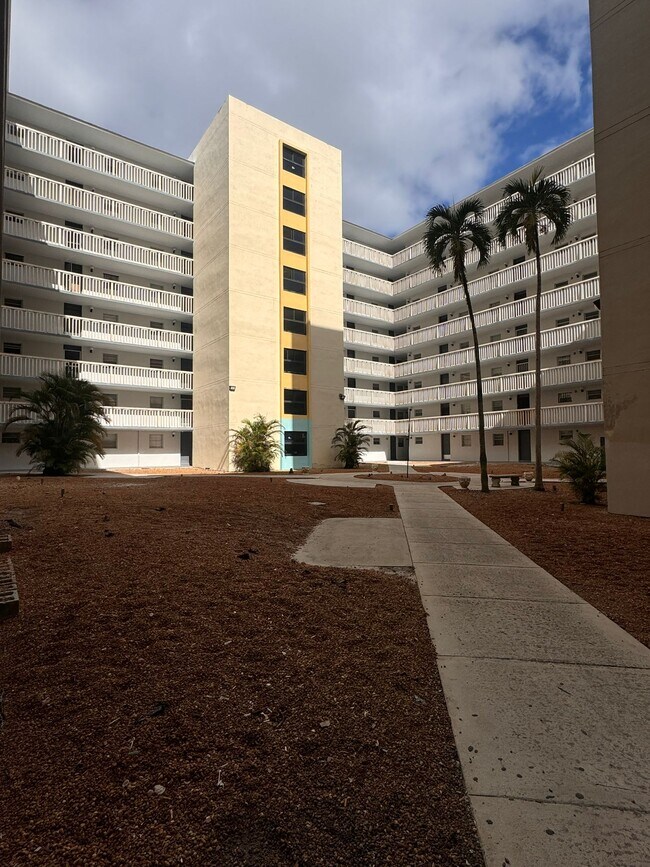 Building Photo - 15600 NW 7th Ave