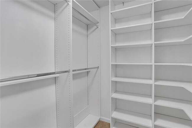 Building Photo - 2318 Longcourt Wy