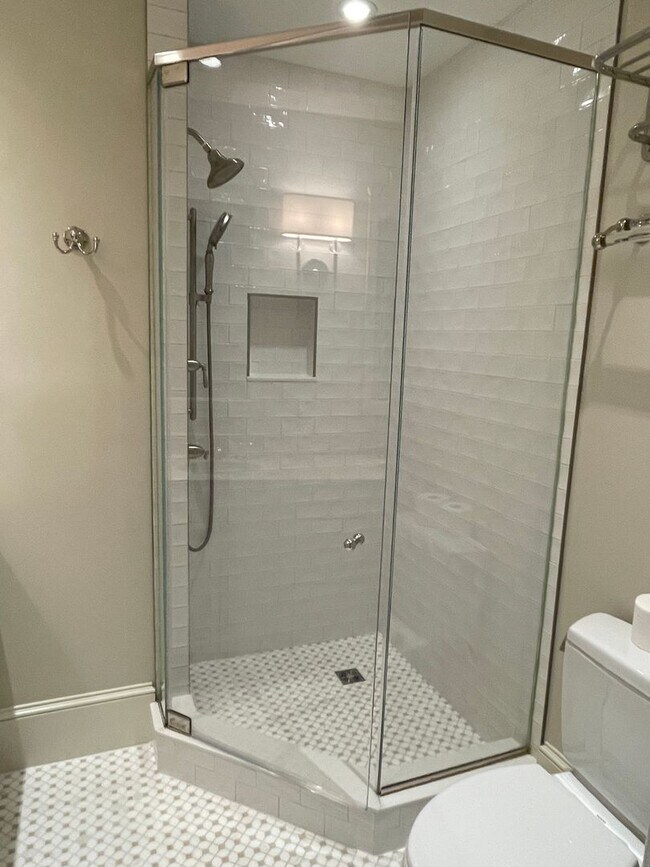 Building Photo - Georgetown Splendor with Garage Parking