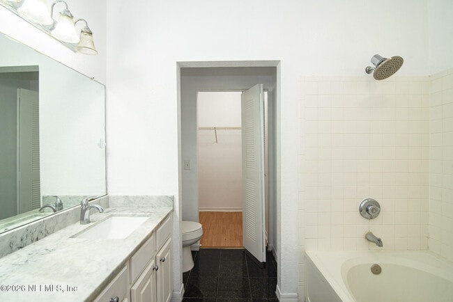 Building Photo - 13703 Richmond Park Dr N