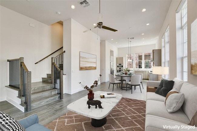 Building Photo - 1301 Town Creek Dr