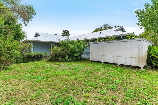 Building Photo - 2041 SE Floresta Dr