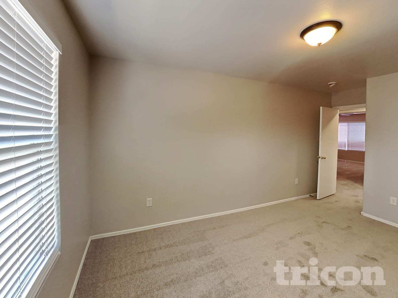 Building Photo - 3921 W Irwin Ave