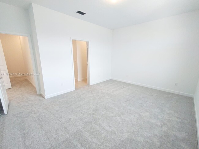 Building Photo - 537 Rivergrass St