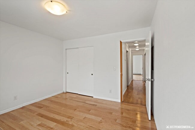 Building Photo - 2 Bed/ 2 Bath / Garage - Anchorage Condo!