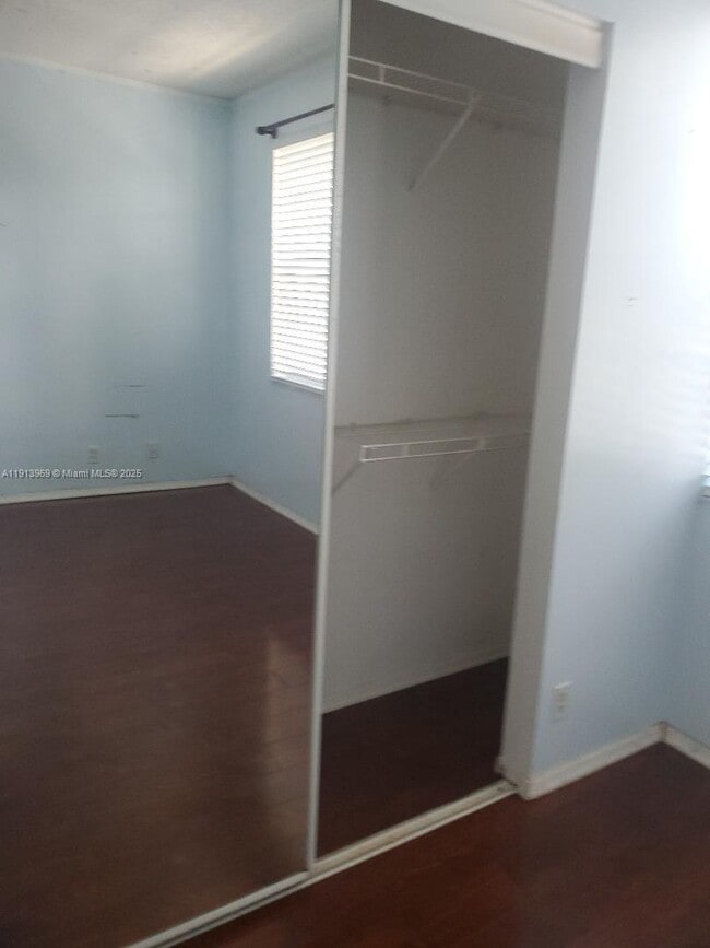 Building Photo - 16645 Hemingway Dr