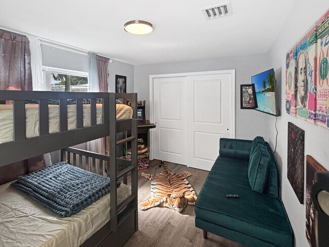 Building Photo - 100 SW 17th St