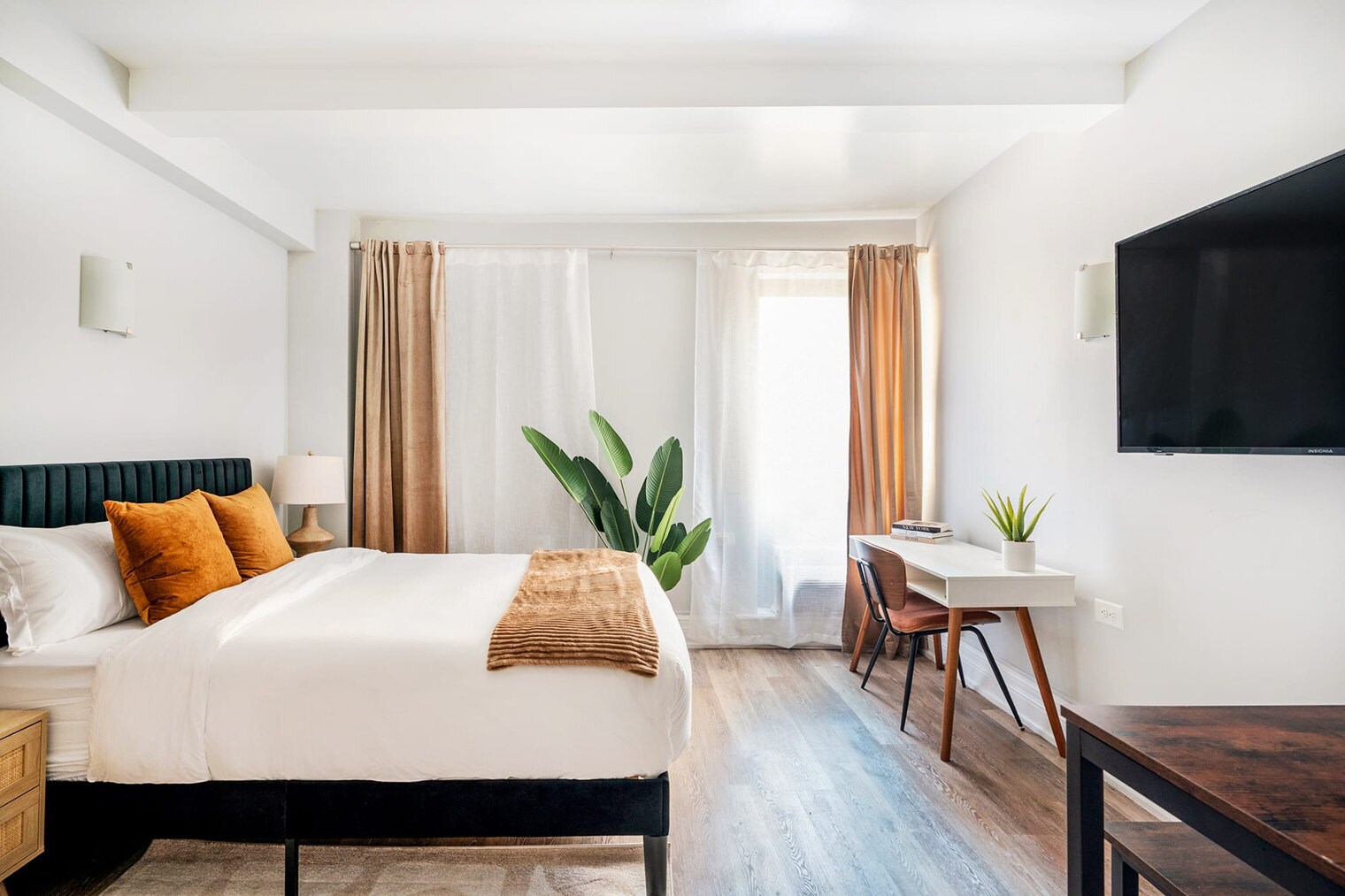 Building Photo - 240 W 73rd St