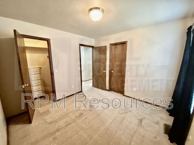 Building Photo - 216 Castle Rock Rd