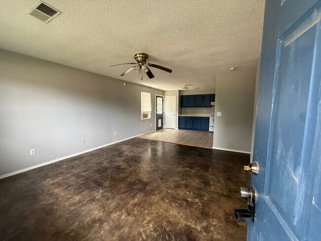 Building Photo - 109 Matthews Dr