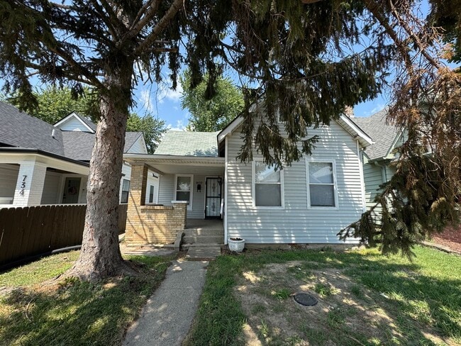Building Photo - 802 Iowa St